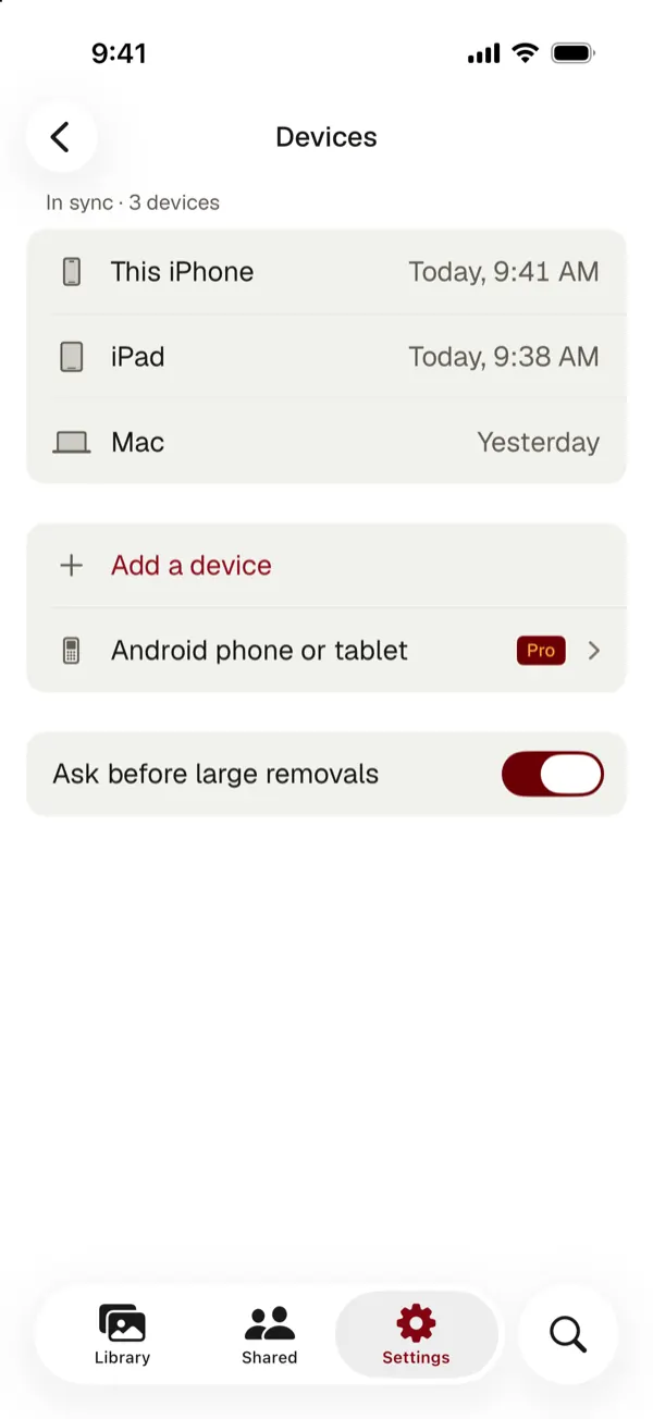 Devices in sync: this iPhone, iPad and Mac with the time of the last sync, Add a device, and Ask before large removals
