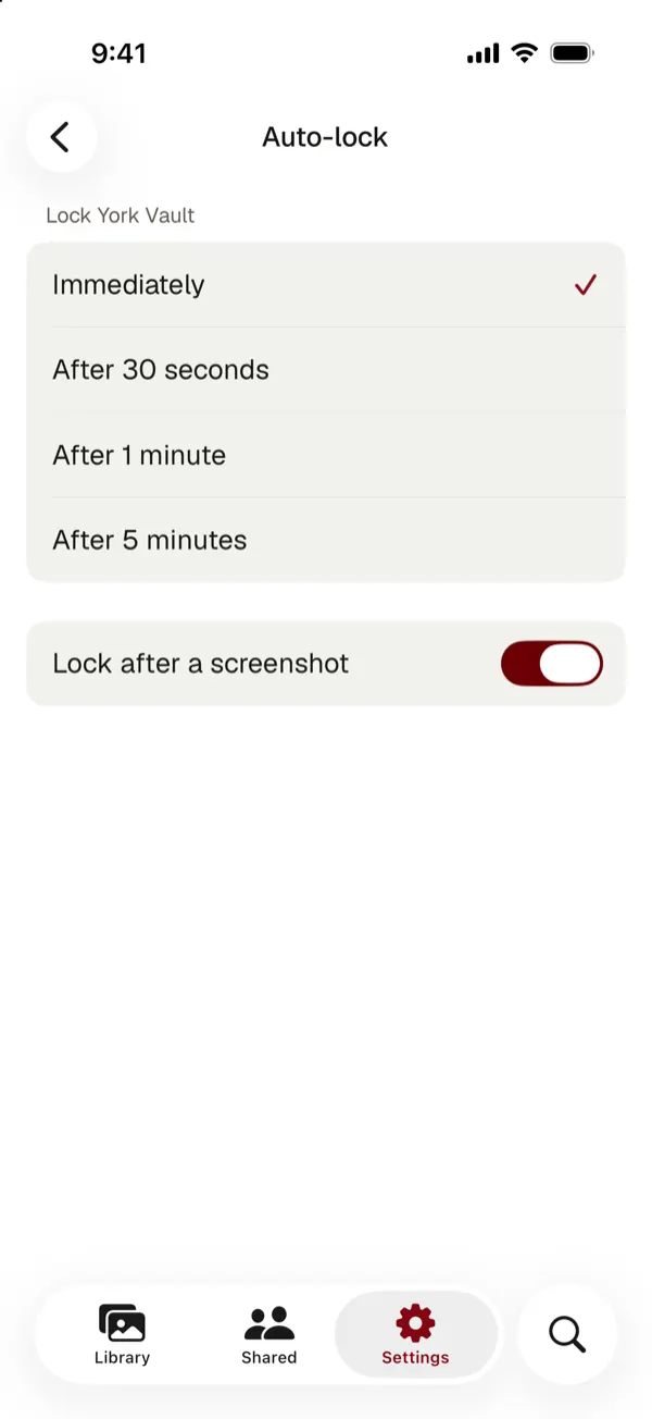 Auto-lock settings: immediately, after 30 seconds, 1 minute or 5 minutes, and lock after a screenshot